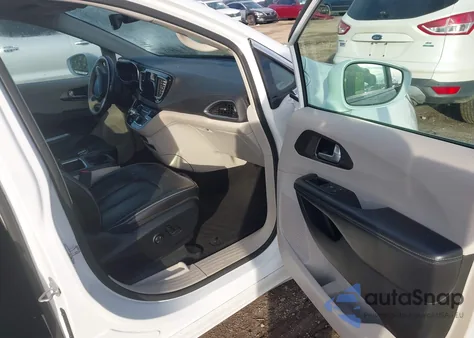 2018 Chrysler Pacifica Limited z USA, uszkodzony, nr VIN 2C4RC1GG3JR268944